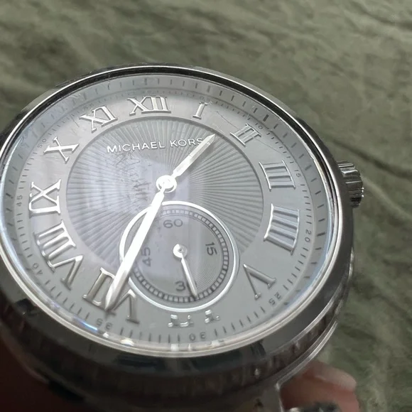 Michael Kors silver watch - Picture 5 of 13